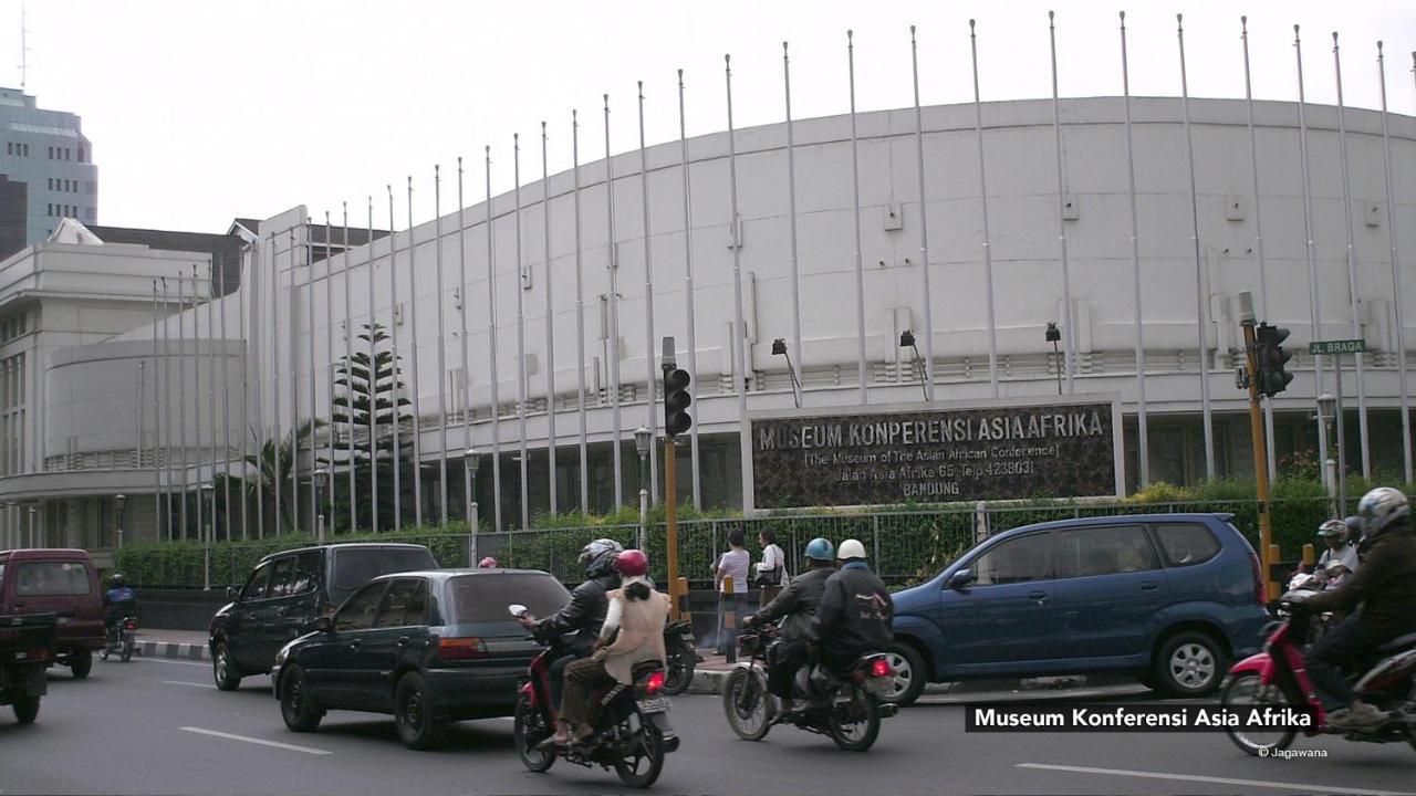 Bantal Guling Trans Hotel Bandung Exterior photo